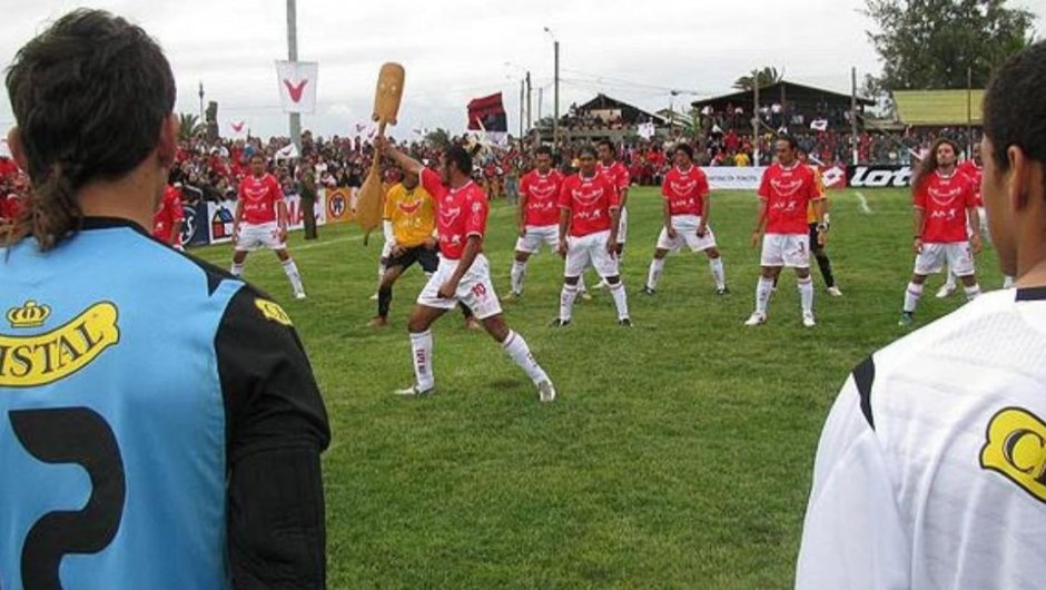 El 5 de agosto de 2009 Colo Colo enfrentó a un equipo de Rapa Nui en la edición de la Copa Chile de ese año. (Foto: Dale Albo). 